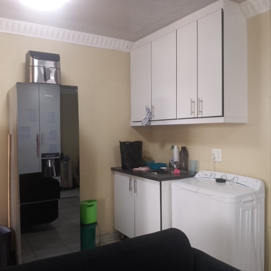 To Let  Bedroom Property for Rent in Clayville Gauteng