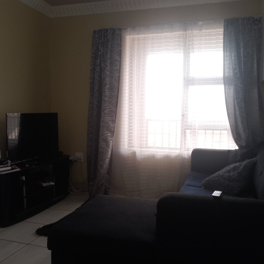 To Let  Bedroom Property for Rent in Clayville Gauteng