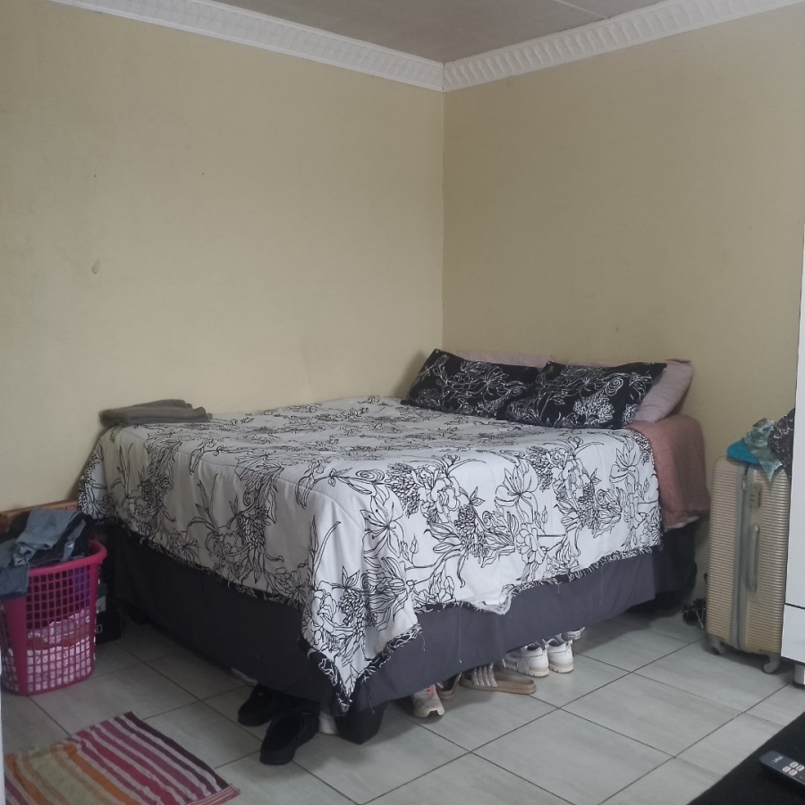 To Let  Bedroom Property for Rent in Clayville Gauteng