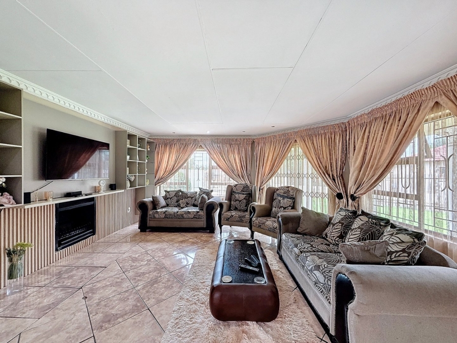 4 Bedroom Property for Sale in The Orchards Gauteng