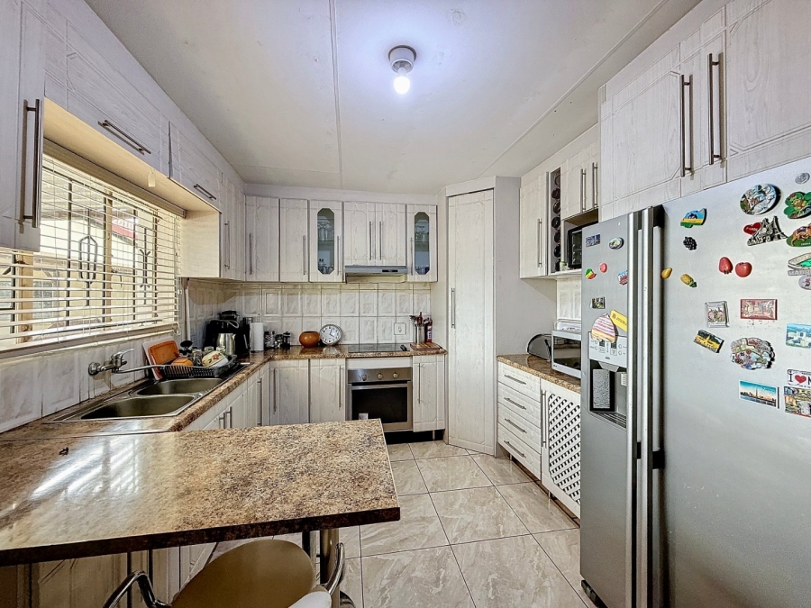 4 Bedroom Property for Sale in The Orchards Gauteng