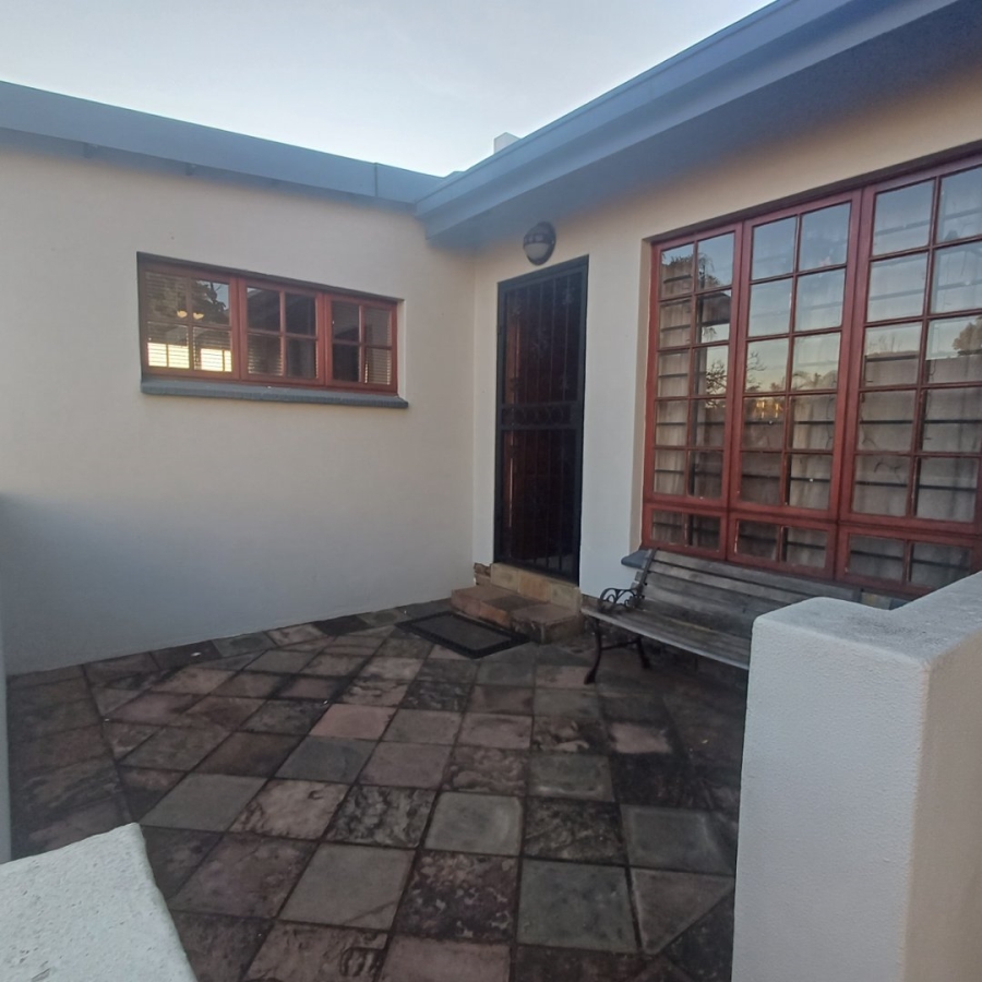 2 Bedroom Property for Sale in Die Hoewes Gauteng