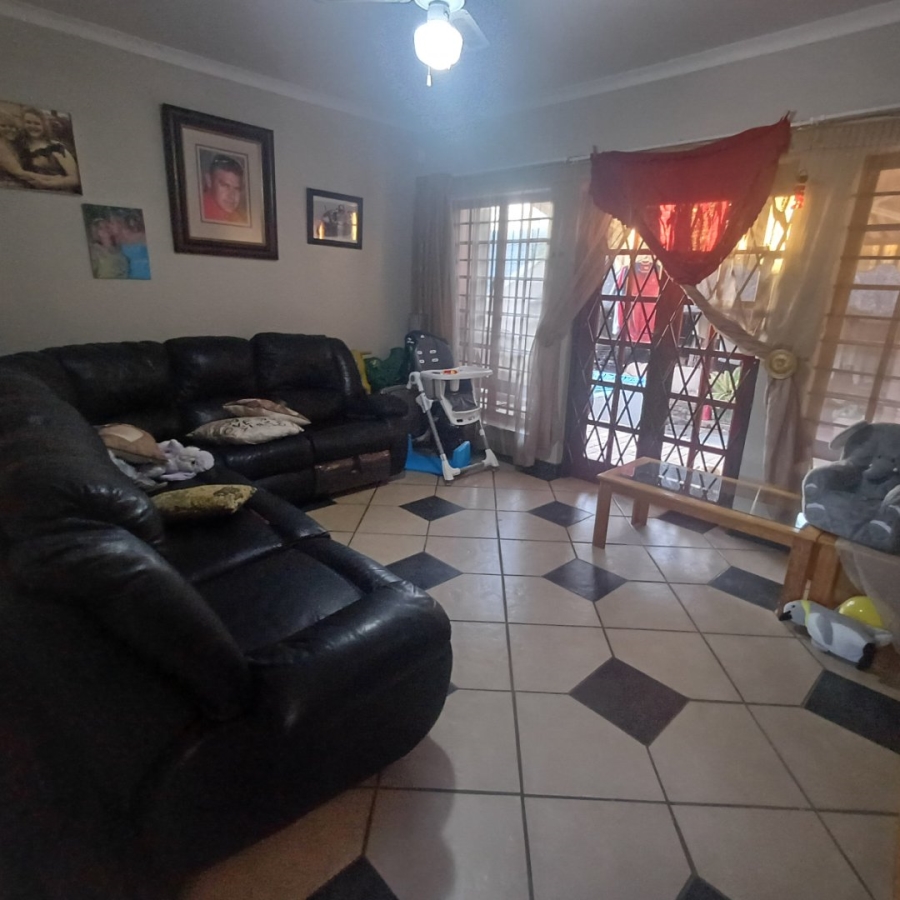 2 Bedroom Property for Sale in Die Hoewes Gauteng
