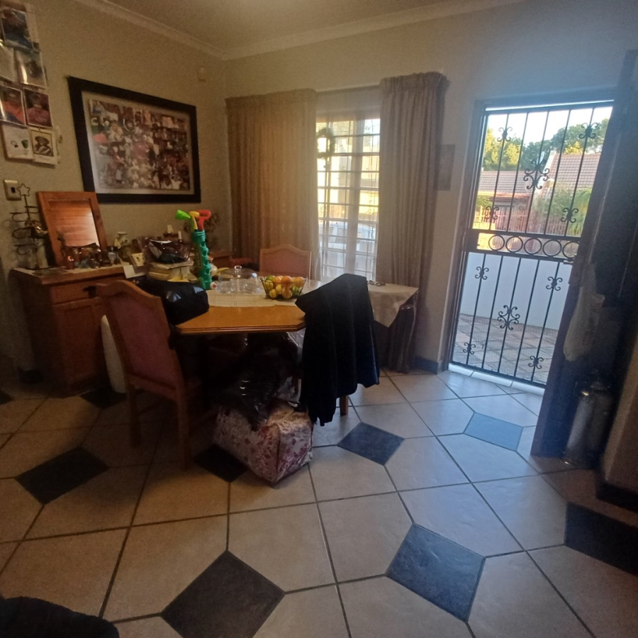 2 Bedroom Property for Sale in Die Hoewes Gauteng