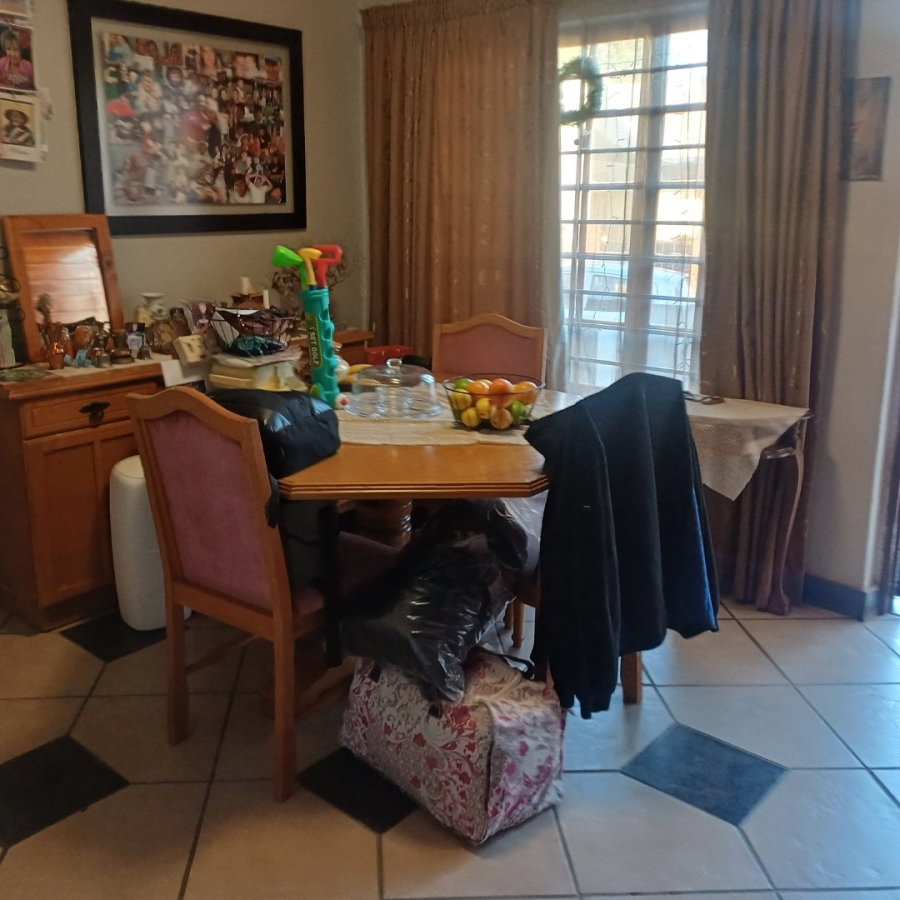 2 Bedroom Property for Sale in Die Hoewes Gauteng