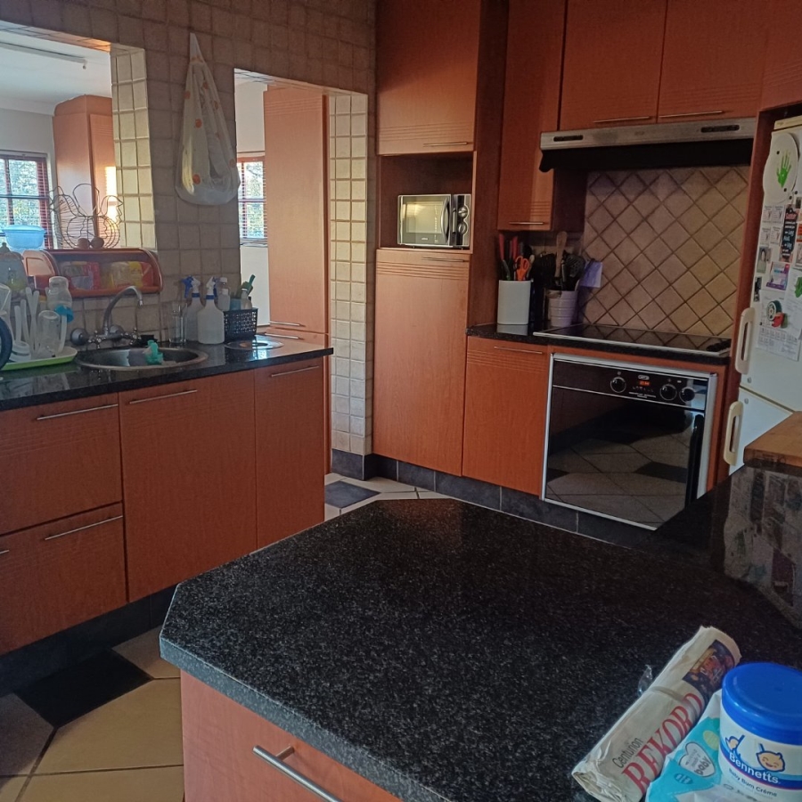 2 Bedroom Property for Sale in Die Hoewes Gauteng