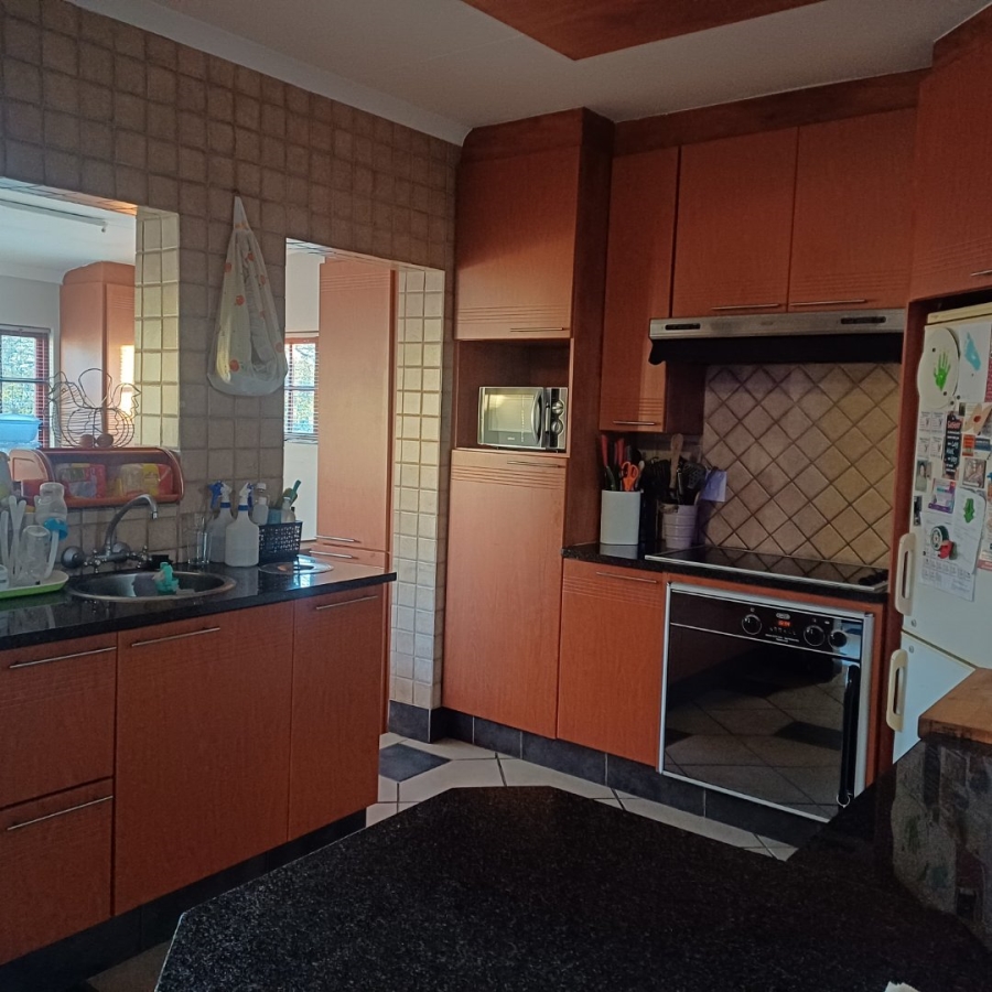 2 Bedroom Property for Sale in Die Hoewes Gauteng