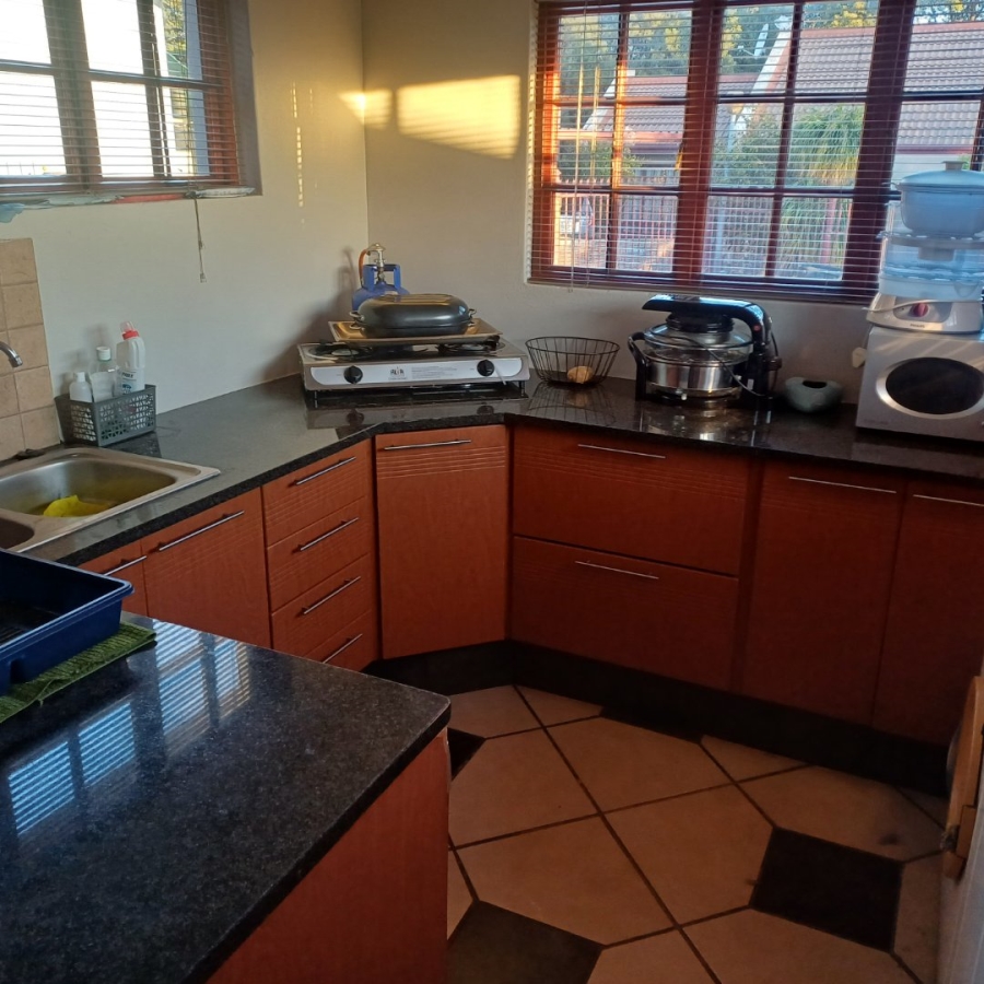 2 Bedroom Property for Sale in Die Hoewes Gauteng