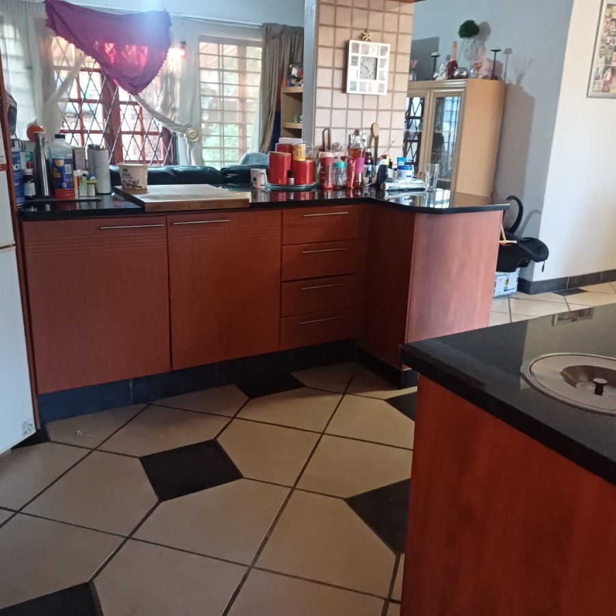 2 Bedroom Property for Sale in Die Hoewes Gauteng
