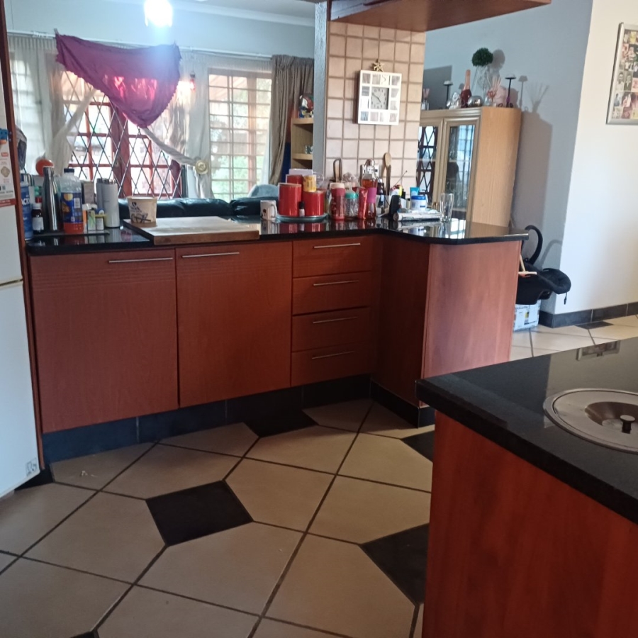 2 Bedroom Property for Sale in Die Hoewes Gauteng