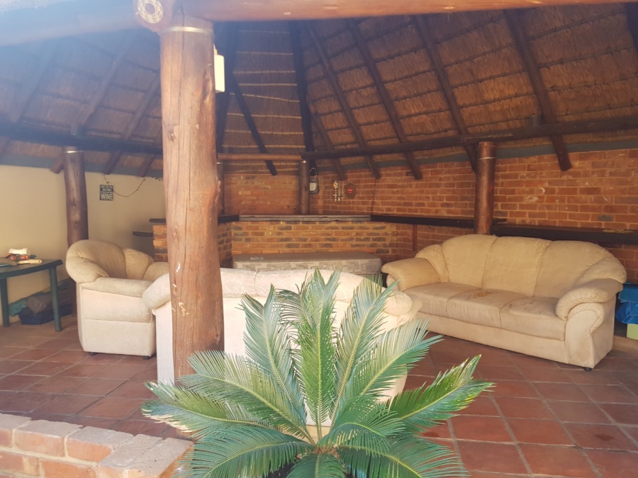 2 Bedroom Property for Sale in Die Hoewes Gauteng