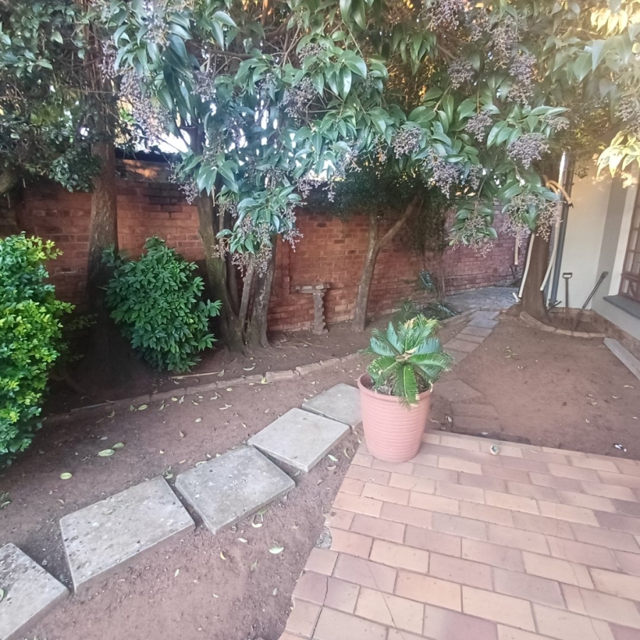 2 Bedroom Property for Sale in Die Hoewes Gauteng
