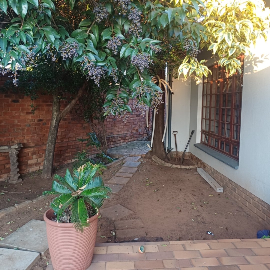 2 Bedroom Property for Sale in Die Hoewes Gauteng