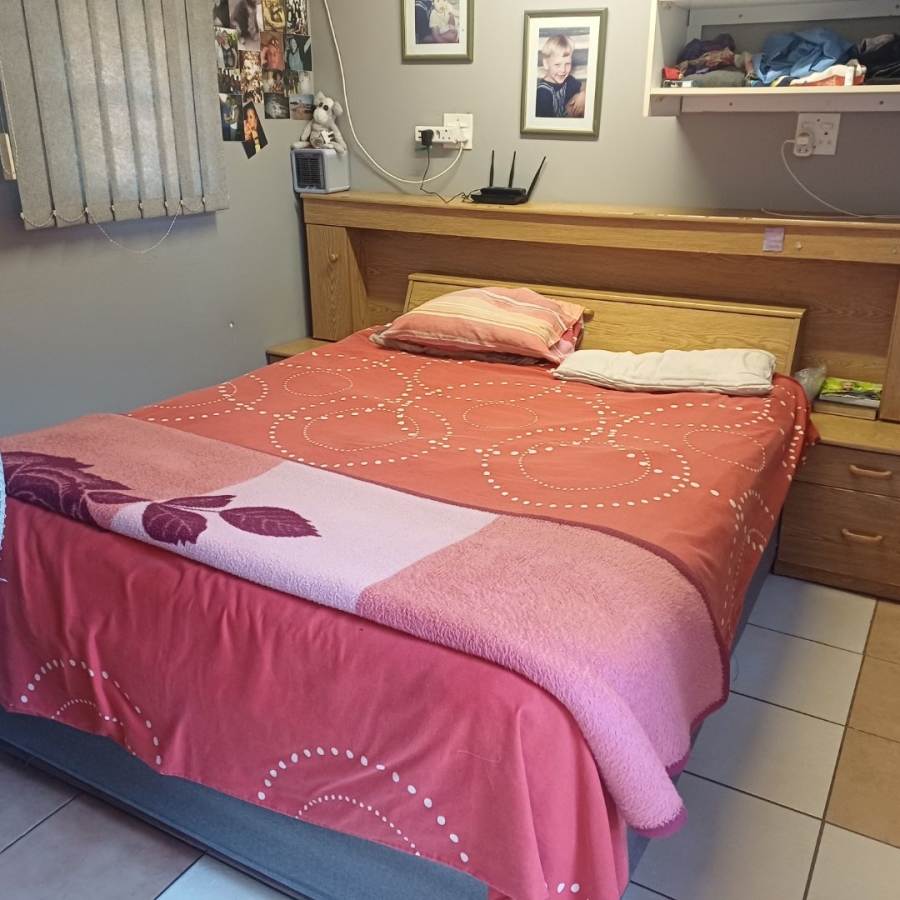 2 Bedroom Property for Sale in Die Hoewes Gauteng