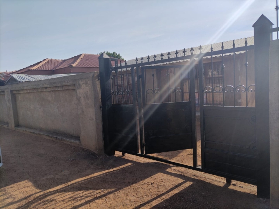 2 Bedroom Property for Sale in Soshanguve H Gauteng