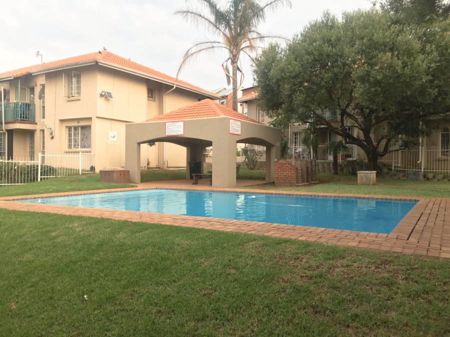 2 Bedroom Property for Sale in Vorna Valley Gauteng