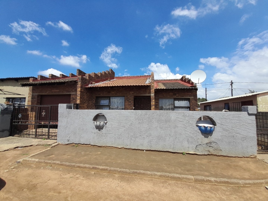 3 Bedroom Property for Sale in Tshepiso Gauteng