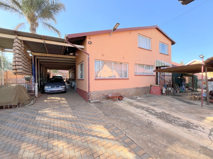 5 Bedroom Property for Sale in Florida Park Gauteng