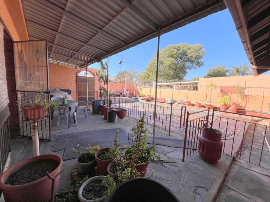 5 Bedroom Property for Sale in Florida Park Gauteng