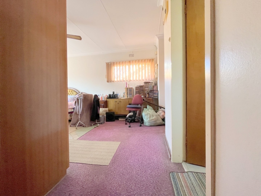 5 Bedroom Property for Sale in Florida Park Gauteng