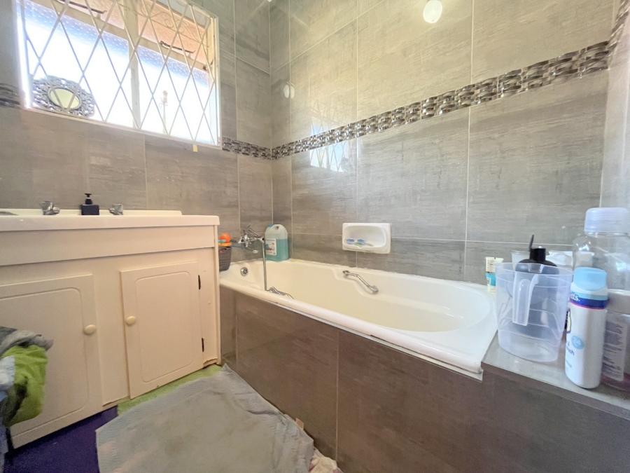 5 Bedroom Property for Sale in Florida Park Gauteng