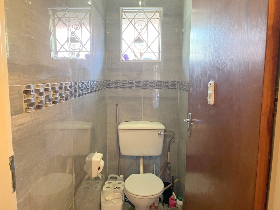 5 Bedroom Property for Sale in Florida Park Gauteng