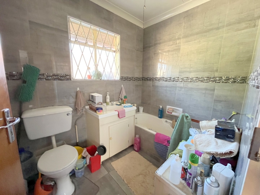 5 Bedroom Property for Sale in Florida Park Gauteng