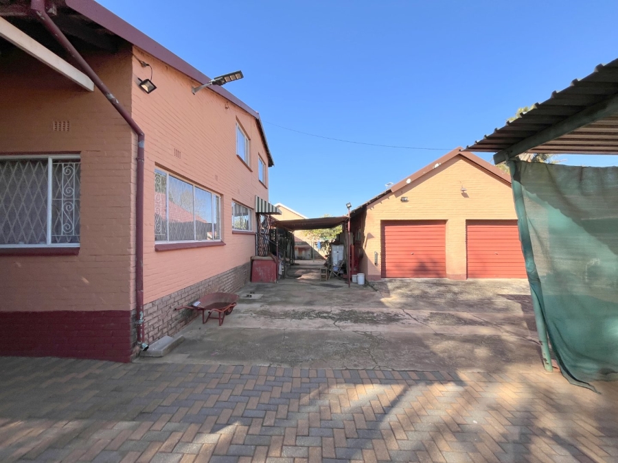 5 Bedroom Property for Sale in Florida Park Gauteng