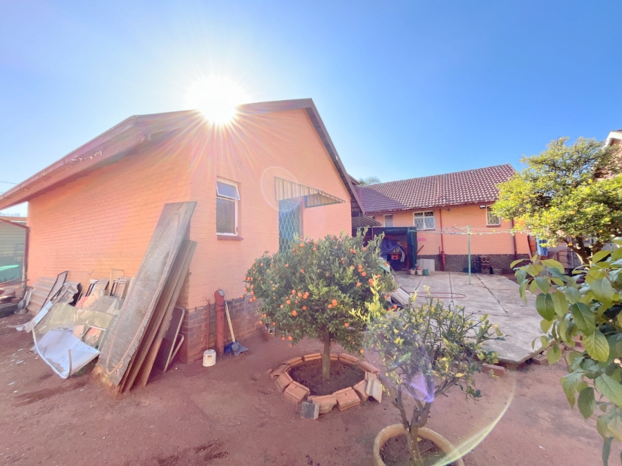 5 Bedroom Property for Sale in Florida Park Gauteng