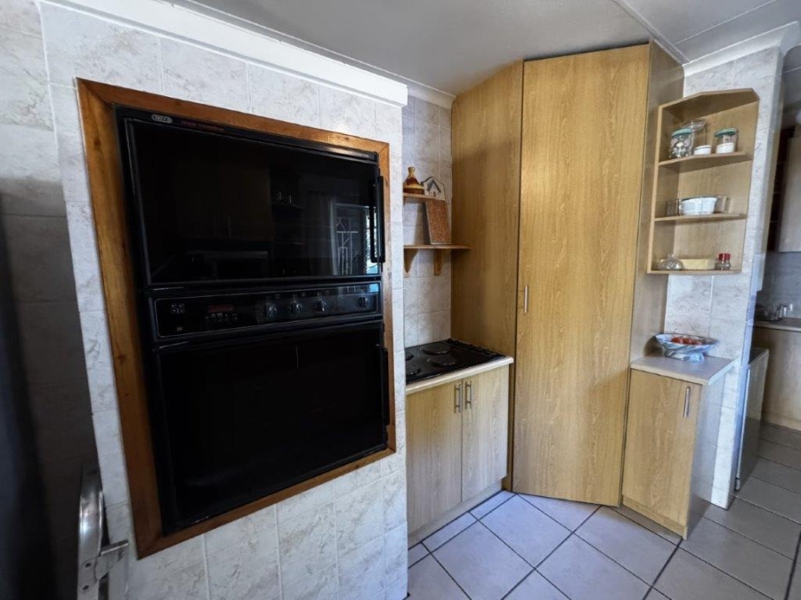 3 Bedroom Property for Sale in Birchleigh North Gauteng