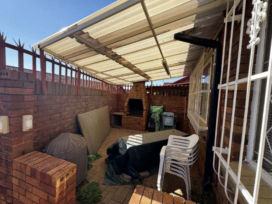 3 Bedroom Property for Sale in Birchleigh North Gauteng