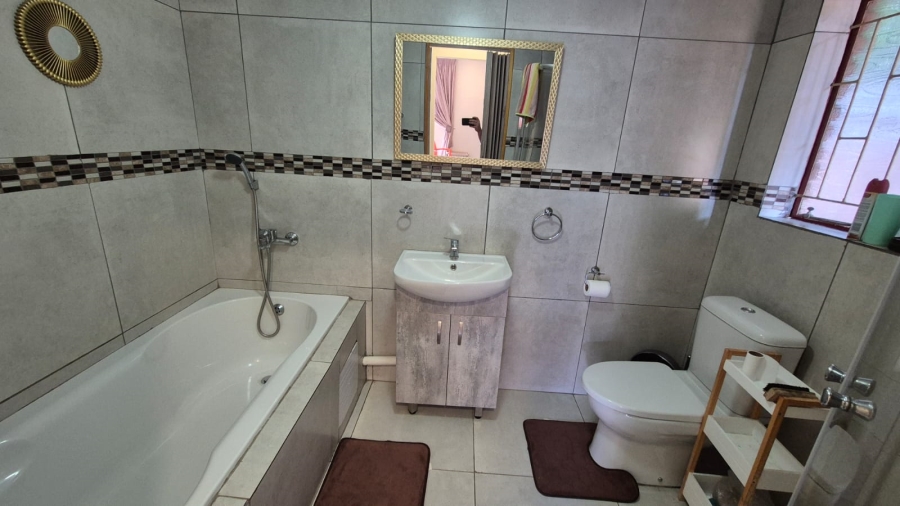 4 Bedroom Property for Sale in Florauna Gauteng