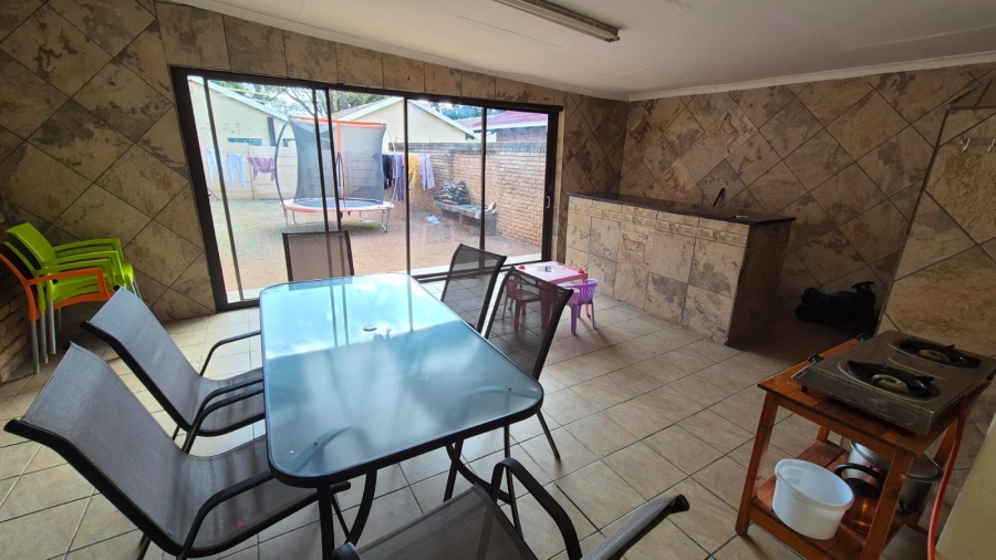4 Bedroom Property for Sale in Florauna Gauteng