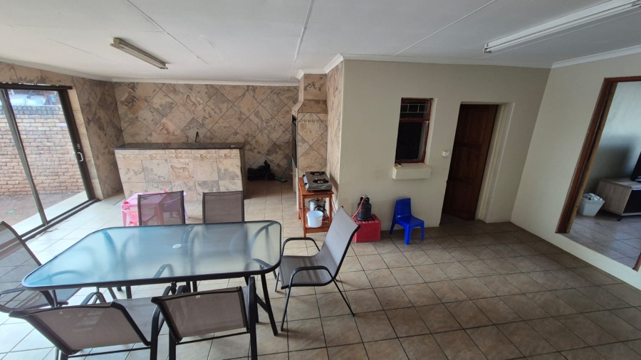 4 Bedroom Property for Sale in Florauna Gauteng