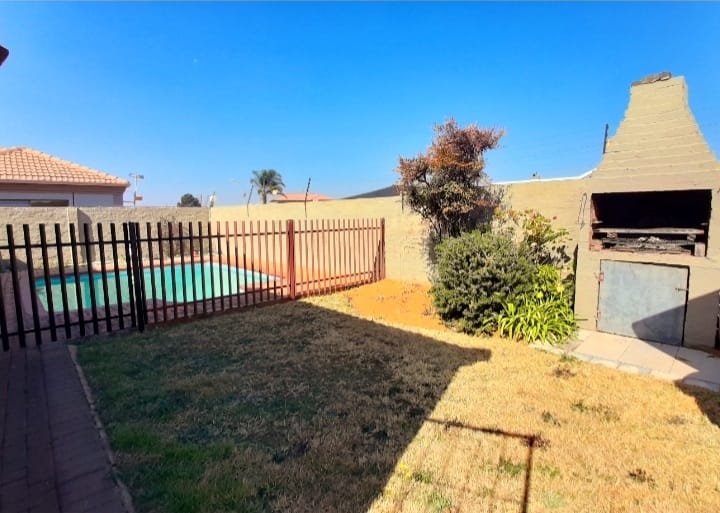 3 Bedroom Property for Sale in Eike Park Gauteng