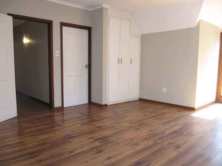 To Let 4 Bedroom Property for Rent in Bryanston Gauteng