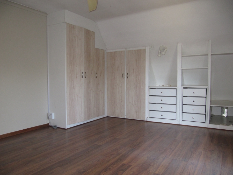 To Let 4 Bedroom Property for Rent in Bryanston Gauteng