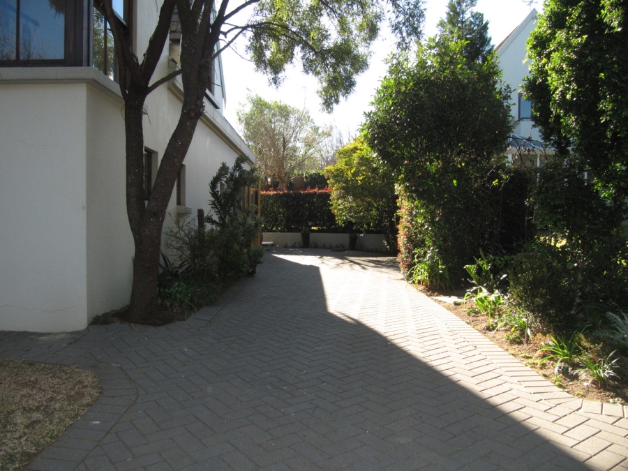 To Let 4 Bedroom Property for Rent in Bryanston Gauteng