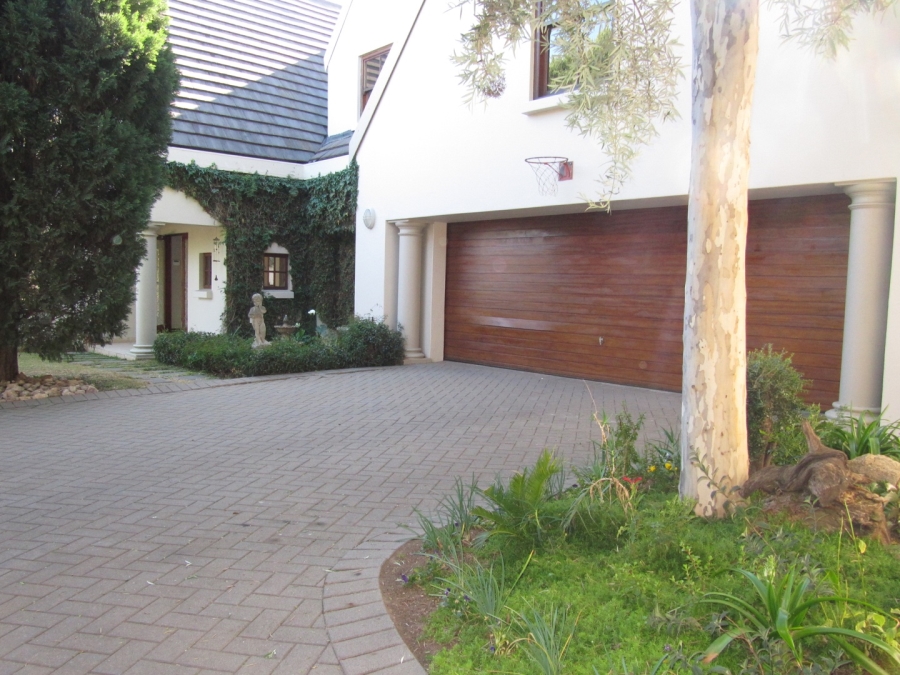 To Let 4 Bedroom Property for Rent in Bryanston Gauteng