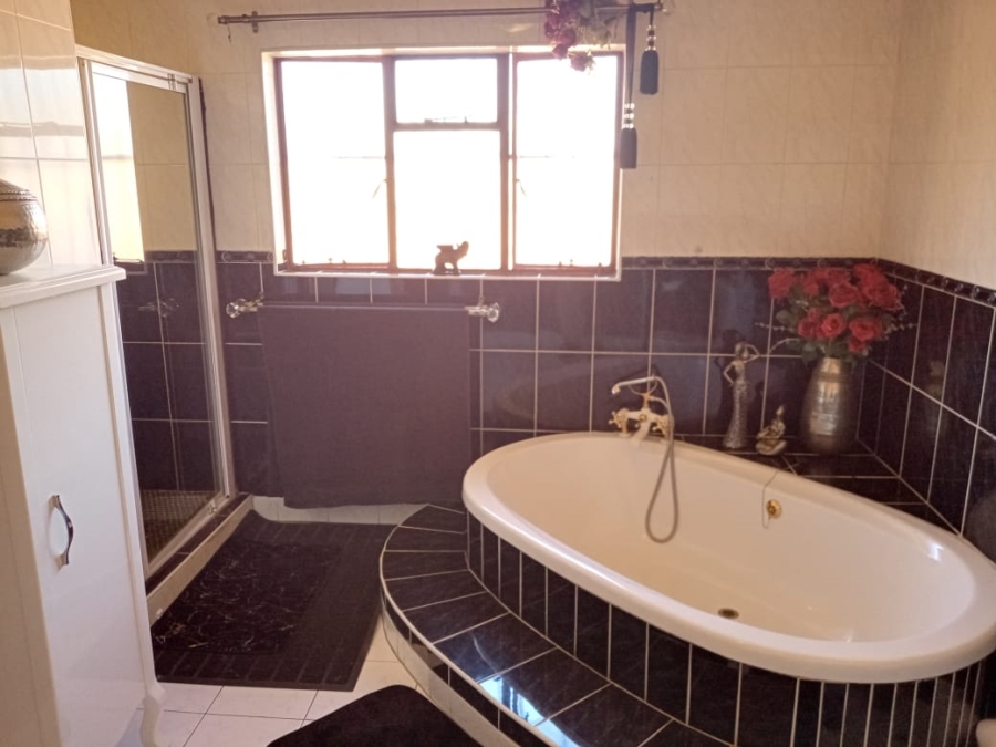 4 Bedroom Property for Sale in Silverton Gauteng