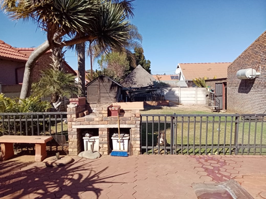 4 Bedroom Property for Sale in Silverton Gauteng