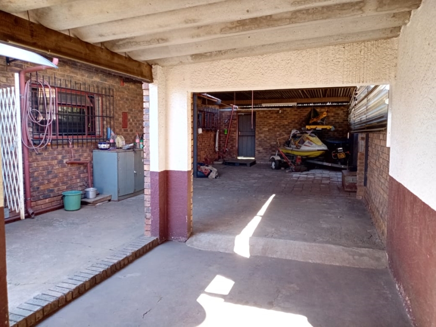 4 Bedroom Property for Sale in Silverton Gauteng
