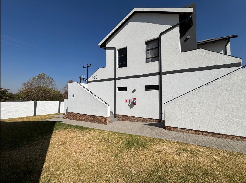 To Let 3 Bedroom Property for Rent in Glen Austin Gauteng