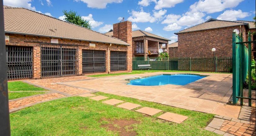 2 Bedroom Property for Sale in Sonneveld Gauteng