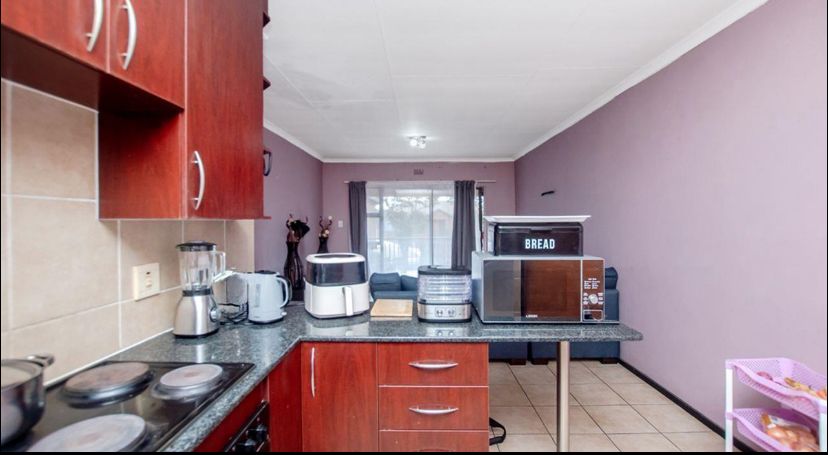 2 Bedroom Property for Sale in Sonneveld Gauteng
