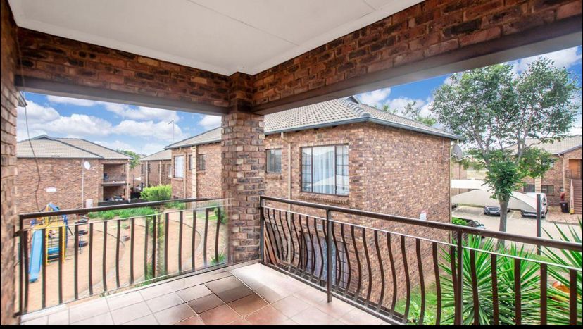 2 Bedroom Property for Sale in Sonneveld Gauteng