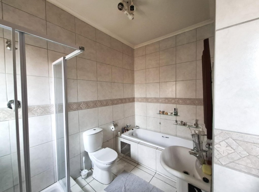 3 Bedroom Property for Sale in Symhurst Gauteng
