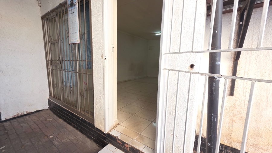 To Let 1 Bedroom Property for Rent in Laudium Gauteng