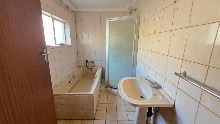 To Let 1 Bedroom Property for Rent in Laudium Gauteng