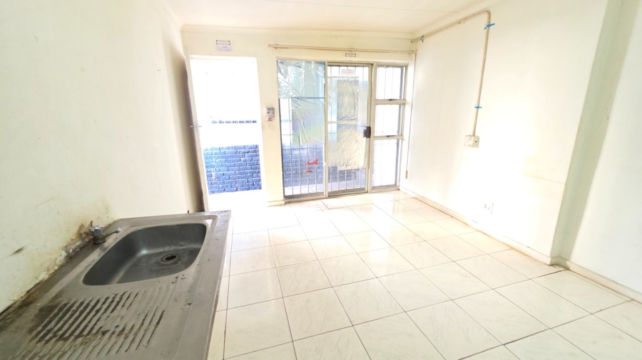 To Let 1 Bedroom Property for Rent in Laudium Gauteng